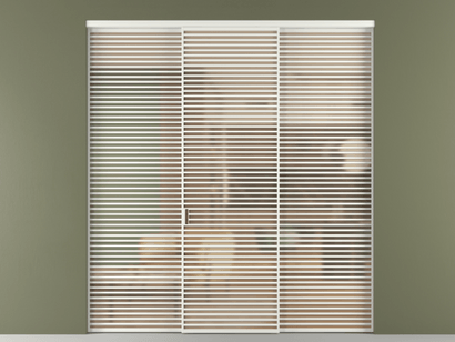 Алюминевая перегородка vn1+2_07_ Алюминий светло-серый Сатинированное оранжевое стекло, триплекс, 6мм. Цвет Алюминий светло-серый. Материал Алюминий в эмали. Коллекция Перегородка Formato внутри проёма трёхстворчатая. Картинка.